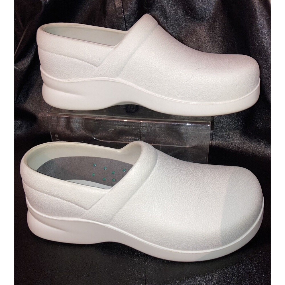 Klogs Footwear Women's Boca Slip on Size 8 W White Slip-Resistant Nurse Shoes